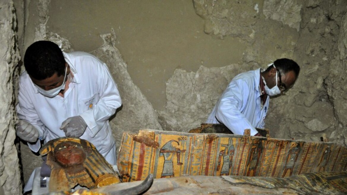 Σημαντική ανακάλυψη στην Αίγυπτο - Στο φως έξι μούμιες και ξύλινες σαρκοφάγοι